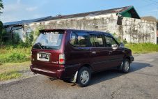 Kijang LGX 2.0 Th’2002 manual + asli AB Tgn-1 dari baru
