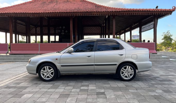 SUZUKI BALENO DX 2000 – TAMPILAN ELEGANT, NYAMAN & SIAP PAKAI