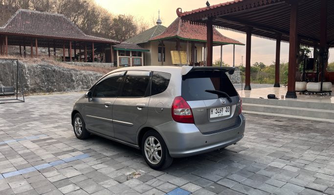 HONDA JAZZ i-DSI 2005 A/T – MATIC FAVORIT, TAMPIL STYLISH